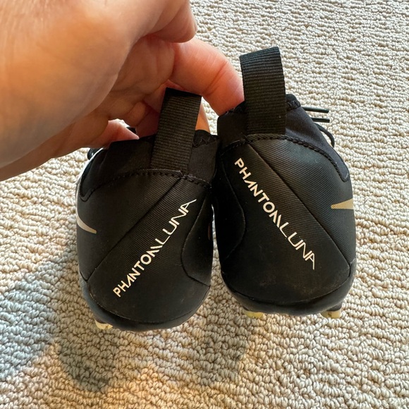 Nike Kids Phantom Luna 2 Club MG soccer cleats - Picture 4 of 5